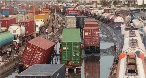  ??  ?? Apapa gridlock