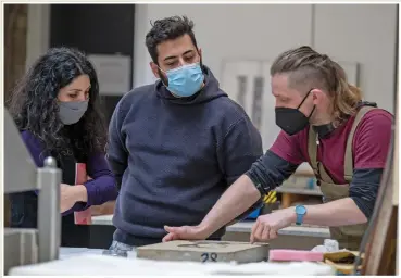  ?? Pictures: Neil Hanna ?? Resident artists Paria Goodarzi and Mousa Al Nana chat with Edinburgh Printmaker­s member Stephen Paterson. Paria and Mousa are two of nine artists selected for the new residency programme