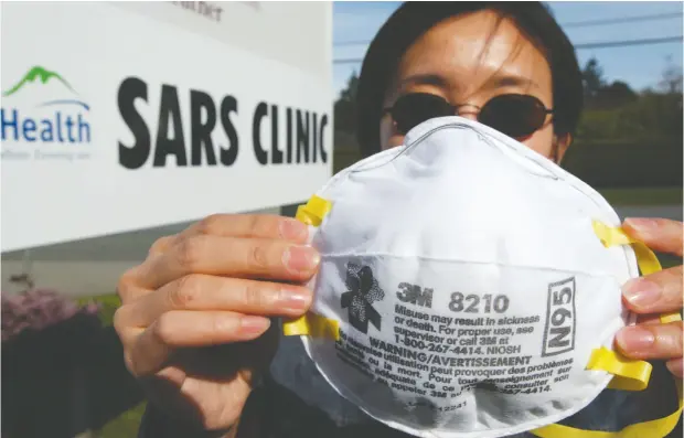  ?? Don Mac Kinon / Gett y Images
Files ?? During the SARS outbreak, health-care workers were directed to wear N95 masks, which added layers of extra protection to fight the epidemic.