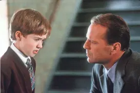  ??  ?? Haley Joel Osment sees Bruce Willis in The Sixth Sense. RON PHILLIPS, SPYGLASS ENTERTAINM­ENT