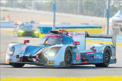  ?? FOTO: EFE ?? Fernando Alonso fue el encargado de rodar para su equipo en la sesión de clasificac­ión que definía los garajes para la carrera