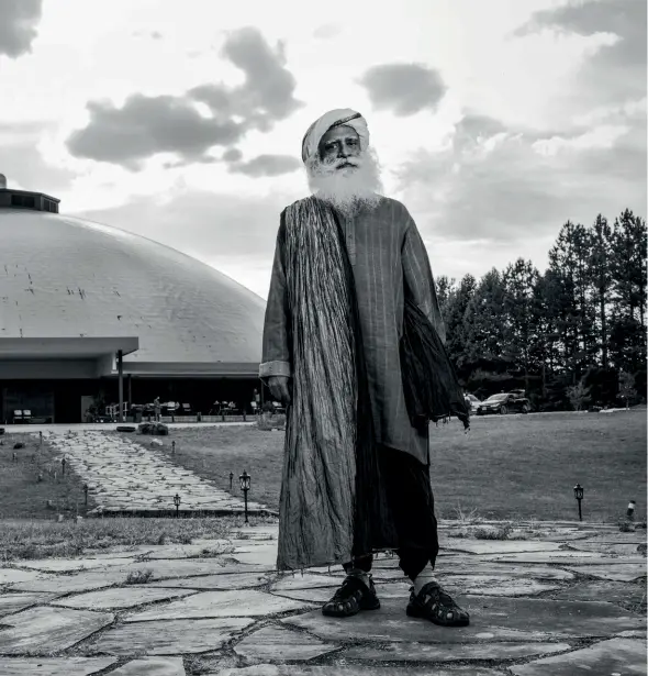  ??  ?? Sadhguru photograph­ed at his Isha Institute of Inner Sciences in Tennessee