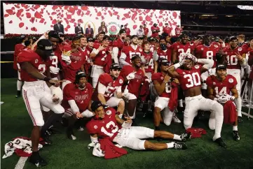  ?? The Associated Press ?? Alabama players celebrate their 31-14 win against Notre Dame Friday in the Rose Bowl in Arlington, Texas.