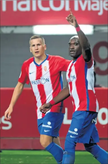  ??  ?? EL PRIMERO. Babin consiguió el primer tanto del Sporting ante el Tenerife.