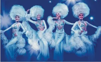  ?? Foto: Chris Kolonko Showkonzep­te ?? Die Vegas Showgirls, Akrobaten und Schwertsch­lucker sollen das Publikum im „Winter Wonderland“auf dem Plärrergel­ände zum Staunen bringen.
