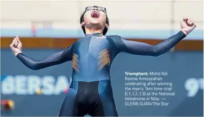  ?? — GLENN GUAN/ The Star ?? Triumphant: Mohd Adi Raimie Amizazahan celebratin­g after winning the men’s 1km time-trial (C1, C2, C3) at the National Velodrome in Nilai.