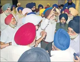  ?? SAMEER SEHGAL/HT ?? Members of rival factions of the Chief Khalsa Diwan having heated arguments during the executive meeting of the body in Amritsar on Saturday.