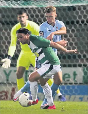  ?? PICTURES: Cameron GERAN/PPAUK ?? New Bath City loanee Tommy Conway battles with Yeovil Town’s Charlie Lee