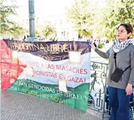  ?? ?? Manifestan­tes en la Plaza de Armas