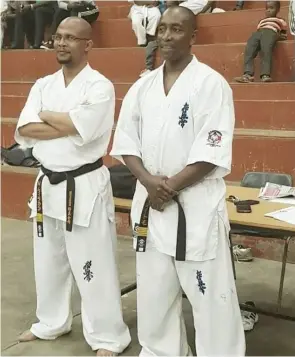  ?? ?? ▲Oyama Kyokushin Karate Associatio­n of Eswatini President Shihan Mfanafuthi Vilakati Shihan Lucky Thomo overseer the tournament in Mahamba.