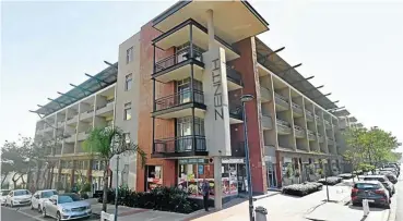  ??  ?? Ideally located in Umhlanga Ridge, this ground-floor office or retail space goes on auctionthr­ough BidX1.