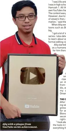  ??  ?? Afiq with a plaque from YouTube on his achievemen­t.