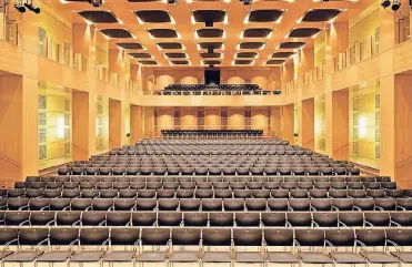  ?? FOTO: STEFAN ARENDT ?? Bis zu 800 Zuhörer und -schauer finden im Robert-Schumann-Saal Platz.