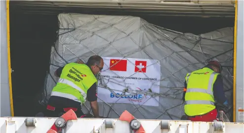  ?? Salvato re Di Nolfi / Pool via REUTERS ?? Medical supplies from China are unloaded from a Boeing 747-400F cargo aircraft at the Geneva Airport on Monday.