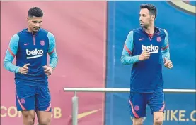  ?? FOTOS: MANEL MONTILLA ?? Busquets se ejercitó ayer con el grupo y entró en la lista de convocados tras el golpe que recibió el sábado. El de Badía y Araujo apuntan al once, igual que Pedri, pese a ser sustituido ante el Atlético