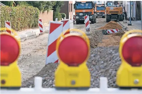  ?? FOTO: ANJA TINTER ?? Wenn eine Straße neu errichtet wird, gelten die Bedingunge­n aus dem Baugesetzu­ch.