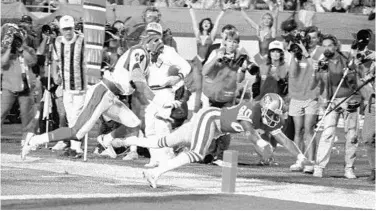  ?? PHIL SANDLIN/ASSOCIATED PRESS FILE PHOTO ?? 49ers WR Jerry Rice (80) had a record 215 yards receiving in a 20-16 win over the Bengals in Super Bowl XXIII in Miami.