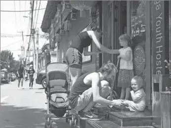  ?? PHOTOS BY ZOU HONG / CHINA DAILY ?? The rebuilt Shijia hutong attracts many tourists from around the world.