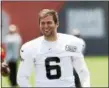  ?? THE ASSOCIATED PRESS FILE ?? Browns quarterbac­k Cody Kessler walks off the field during practice in Berea in May.