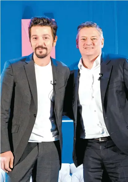  ?? ESPECIAL ?? Diego Luna moderó el panel con Sarandos.