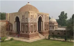  ??  ?? Built by Sultan Alauddin Khalji in 1311, Ala’i Darwaza is the southern gateway of the Quwwat-ul-islam Mosque in Qutb complex. (Photo: Creative Commons)