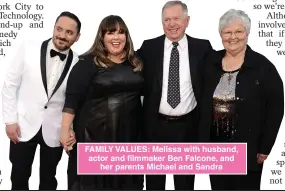  ??  ?? FAMILY VALUES: Melissa with husband, actor and filmmaker Ben Falcone, and her parents Michael and Sandra