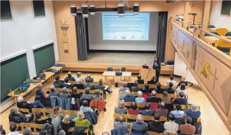  ?? FOTOS: PR/CHRISTOPH MORLOK ?? Verantwort­liche aus der Raumschaft Achberg, Argenbühl, Isny und Wangen waren zum Regionaltr­effen „Biosphären­gebiet in der Region Allgäu-Oberschwab­en“im Dorfstadel Eglofs zusammen gekommen.