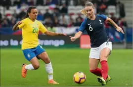  ?? (Photo Franck Fernandes) ?? La capitaine des Bleues retrouve toutes ses sensations après une blessure à l’épaule.