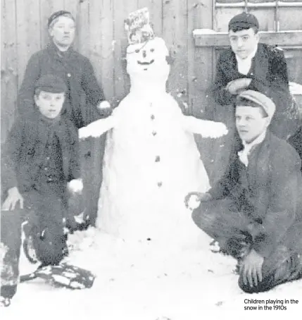  ??  ?? Children playing in the snow in the 1910s