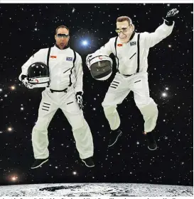  ??  ?? „Lost in Space“: Matthias Strolz und Kurt Razelli machen gemeinsam Musik