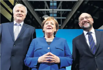  ??  ?? Trojac za koaliciju - Horst Seehofer (CSU), Angela Merkel (CDU) i Martin Schulz (SPD)