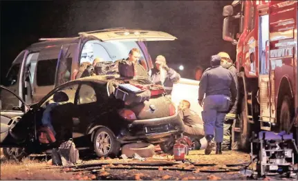  ??  ?? FATAL: Three men died in an accident that took place about 10 kilometres outside Kimberley on Friday night. Seen here are emergency services personnel attending to the scene. Picture: