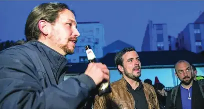  ?? ?? PACTO DE LOS BOTELLINES. El 9 de mayo de 2016, Pablo Iglesias y Alberto Garzón alcanzaban un pacto para concurrir a las elecciones generales bajo el nombre de Unidas Podemos