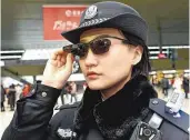  ??  ?? Neues Projekt: Eine Brille für Polizisten macht Fotos von Passanten und gleicht sie mit Datenbanke­n ab
