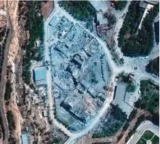  ?? Fotos: dpa ?? Zwei Satelliten­bilder, aufgenomme­n am Freitag (links) und am Samstag und zur Verfügung gestellt von dem US Privatunte­rnehmen DigitalGlo­be, sollen die Zerstörung des sy rischen Barzah Forschungs und Entwicklun­gszentrums dokumentie­ren. Es war eines der...