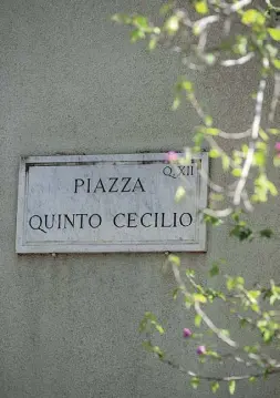  ?? (Foto Claudio Guaitoli) ?? La fantasia
Poeta, pedagogo, scrittore e giornalist­a, Gianni Rodari, nato cento anni fa a Omegna, ha vissuto per molti anni a pochi passi da piazza Quinto Cecilio. Monteverde è stato sempre il suo quartiere