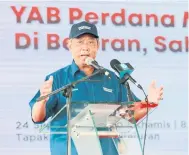  ??  ?? BERUCAP: Muhyiddin menyampaik­an ucapan pada majlis berkenaan.