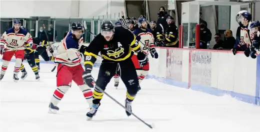  ?? - Gracieuset­é: Stéphane Cormier ?? La Ligue de hockey senior Acadie-Chaleur a mis un terme à ses activités, dimanche matin, après cinq saisons d’activités.