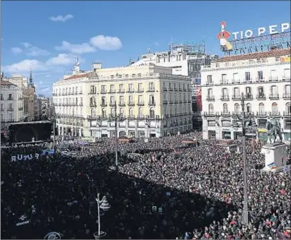  ?? EMILIA GUTIERREZ ?? Podemos congregó a miles de manifestan­tes en el centro de Madrid, en la Puerta del Sol