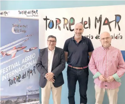  ??  ?? Antonio Moreno Ferrer, Pablo González und Jesús Pérez Atencia bei der Präsentati­on des Flugfestiv­als am vergangene­n Donnerstag.