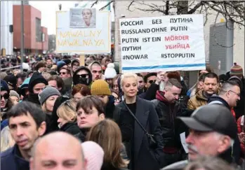  ?? Foto: Annegret Hilse/Reuters ?? Køen for at stemme ved ambassaden i Berlin under protesten søndag var naesten halvanden kilometer lang. Blandt deltagerne i protesten var Julia Navalnaja.