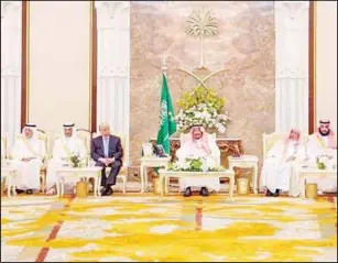  ?? KUNA photo ?? Custodian of the Two Holy Mosques receives Speaker of the National Assembly Marzouq Al-Ghanim at the
Mina Palace.