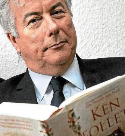  ?? FOTO: JENS SCHLUETER / DDP ?? Vil du ha fyrig underholdn­ing, bør du lese Ken Follett.