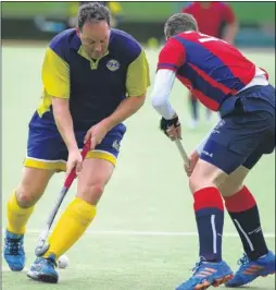  ?? Picture: John Westhrop FM4712132 Buy this picture from kentonline.co.uk ?? Maidstone’s Andy Smith in possession against Blackheath