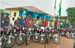  ?? Photo: Raphael Ogbonnaiye ?? The 37 suspects in Ekiti and recovered motorcycle­s by police