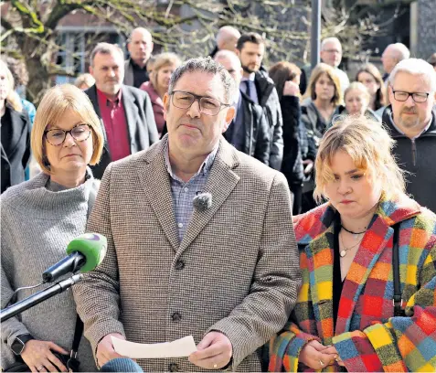  ?? ?? Father Simon Lewis reads a statement outside Winchester Crown Court yesterday, accompanie­d by wife Nikki and their daughter Amy, who says she has lost her ‘best friend’