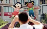  ??  ?? The Beijing Summit of the Forum on ChinaAfric­a Cooperatio­n was held from September 3 to 4, 2018. The photo shows a man taking pictures of a flowerbed decoration for the summit. VCG