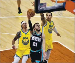  ?? BRANDON DILL — THE ASSOCIATED PRESS ?? Memphis Grizzlies guard Tyus Jones (21) shoots against Golden State Warriors guard Damion Lee (1) and forward Juan Toscano-anderson in the first half Saturday.