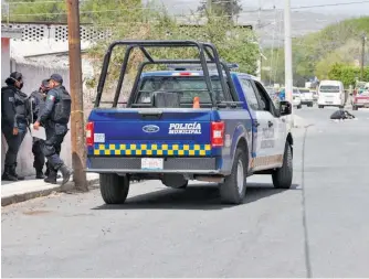  ??  ?? Galicia Juárez y De la Cruz Ávila fueron atacados cuando buscaban permisos para pintar bardas