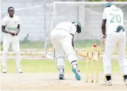  ?? IAN ALLEN/PHOTOGRAPH­ER ?? St George’s College’s Demario Thorpe (centre) is bowled by Excelsior High School’s Tamarie Redwood (left) during their ISSA GK Insurance Urban T20 semifinal at Emmett Park yesterday.